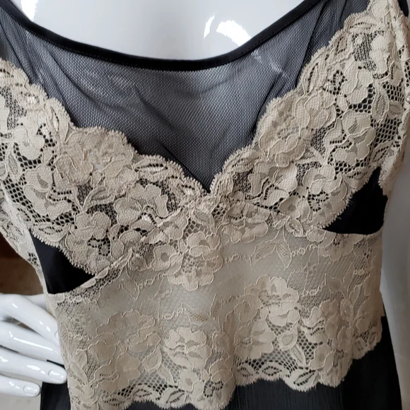 Marciano 100% silk & lace camisole size large - Picture 4 of 12